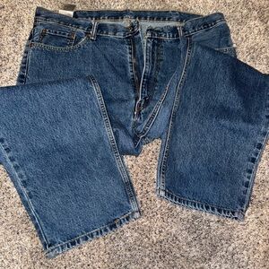 Levi's Relaxed Jeans preowned with broken belt loop and small hole on pockets​